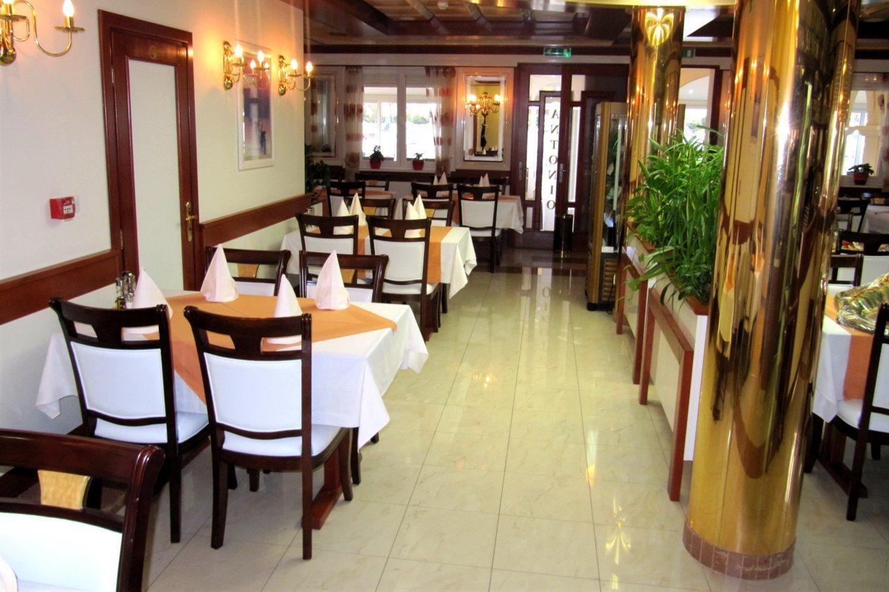 特洛吉尔宫殿酒店 特罗吉尔 外观 照片